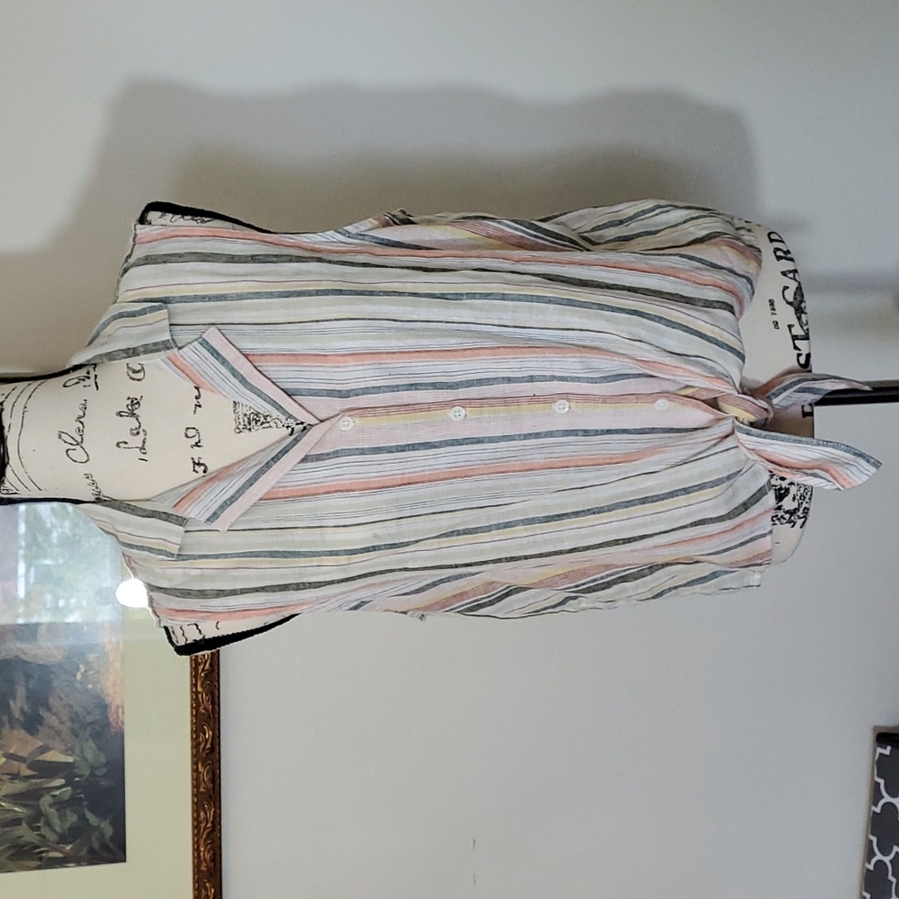 Sleeveless,  striped, front knot top